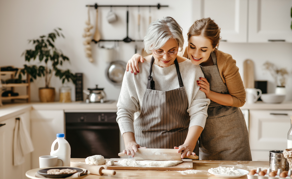 fun ways to tell parents you're pregnant: Greet them on grandparents day